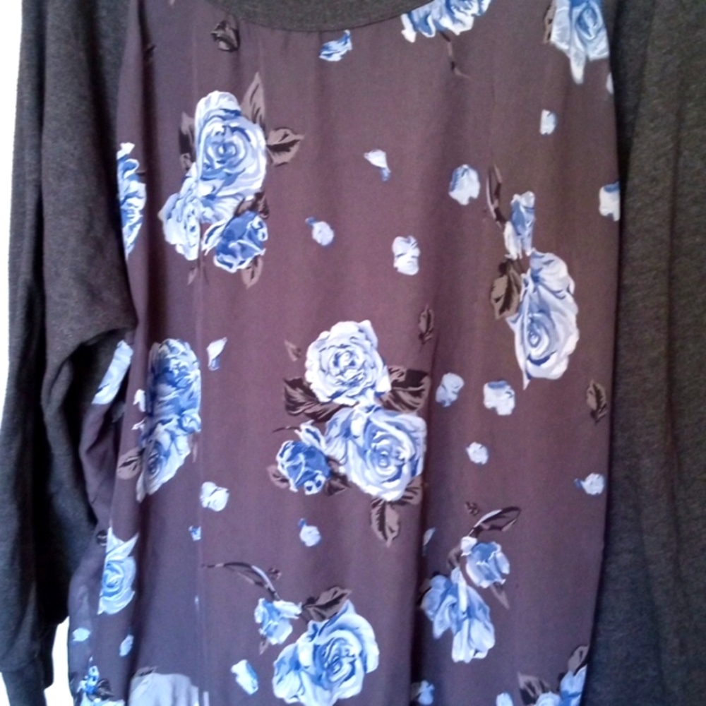 Torrid flower Blue and Gray sweater type top